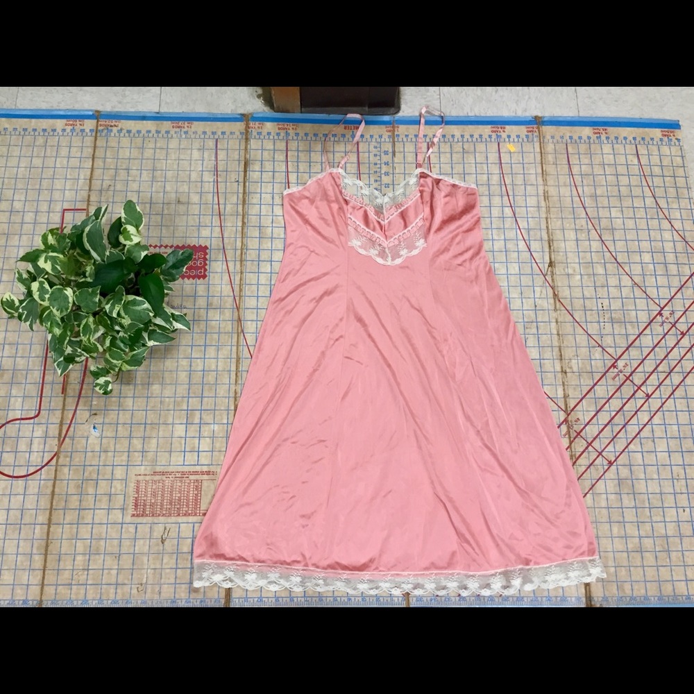 Vintage Formfit slip size 40